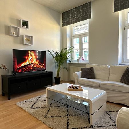 Charmante Zentral Gelegene Wohnung Wenen Buitenkant foto